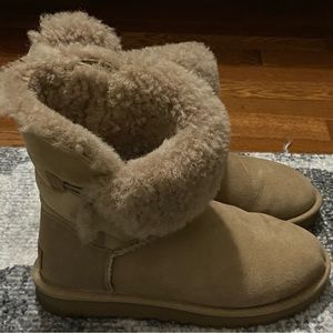 Bailey button uggs, tan, size 7, brand new